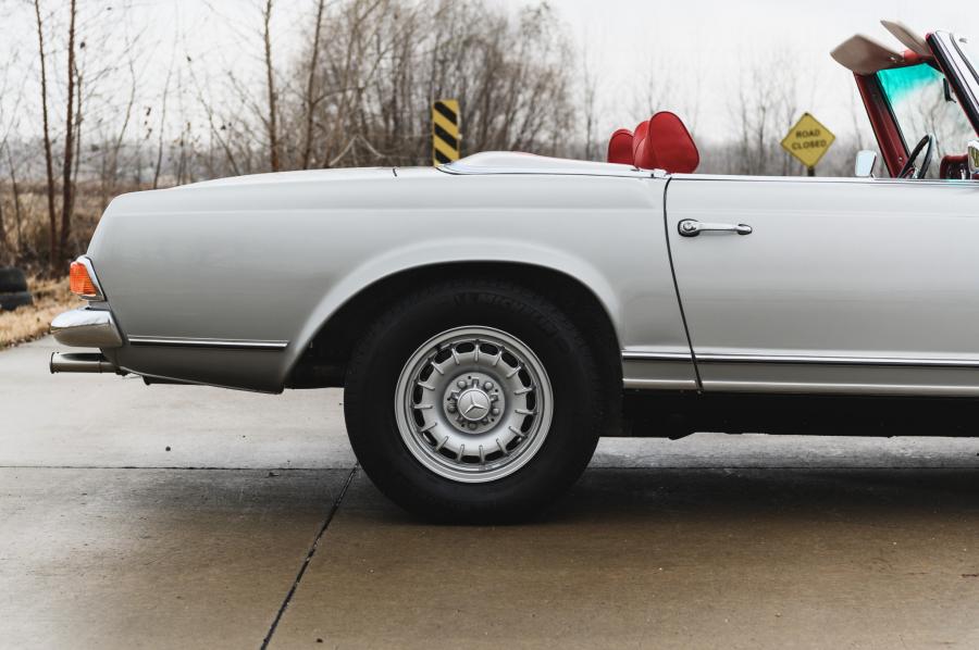 Детали экстерьера Mercedes-Benz 280 SL (W113) 1969 года  (EU) (фото 38 из 141)